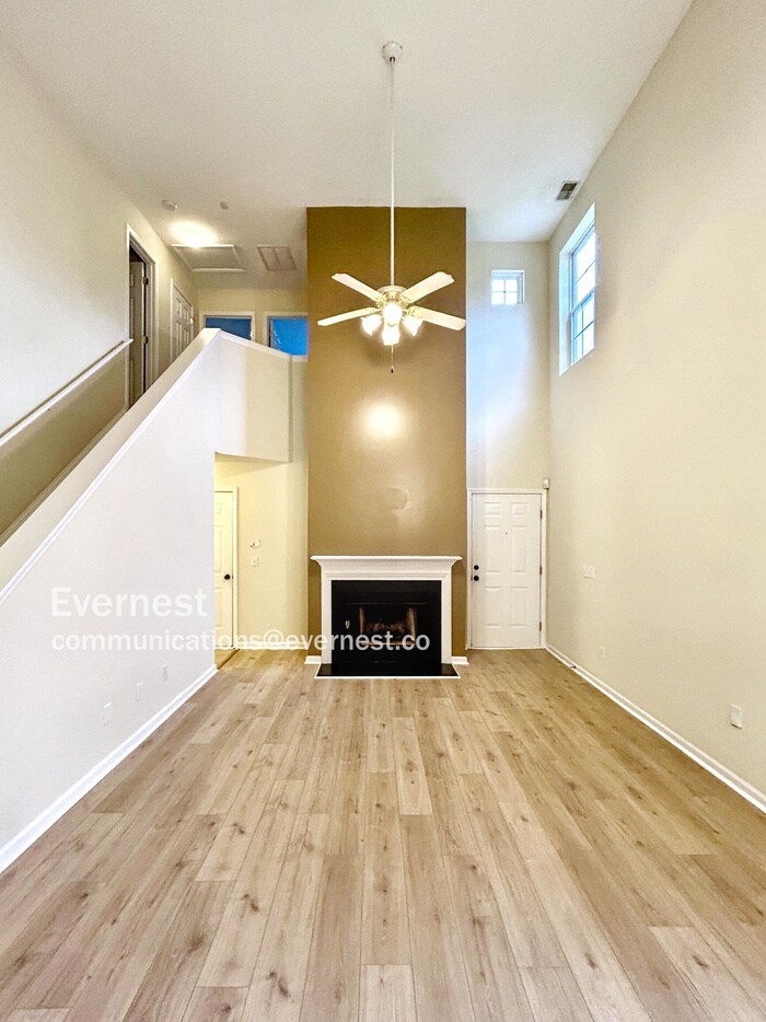 Building Photo - 416 Commons Dr