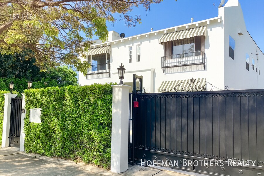 Building Photo - 1249 1/4 N Beachwood Dr