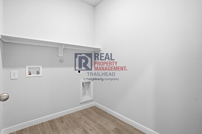 Building Photo - Spacious 5-Bedroom Home with Contemporary Living Spaces