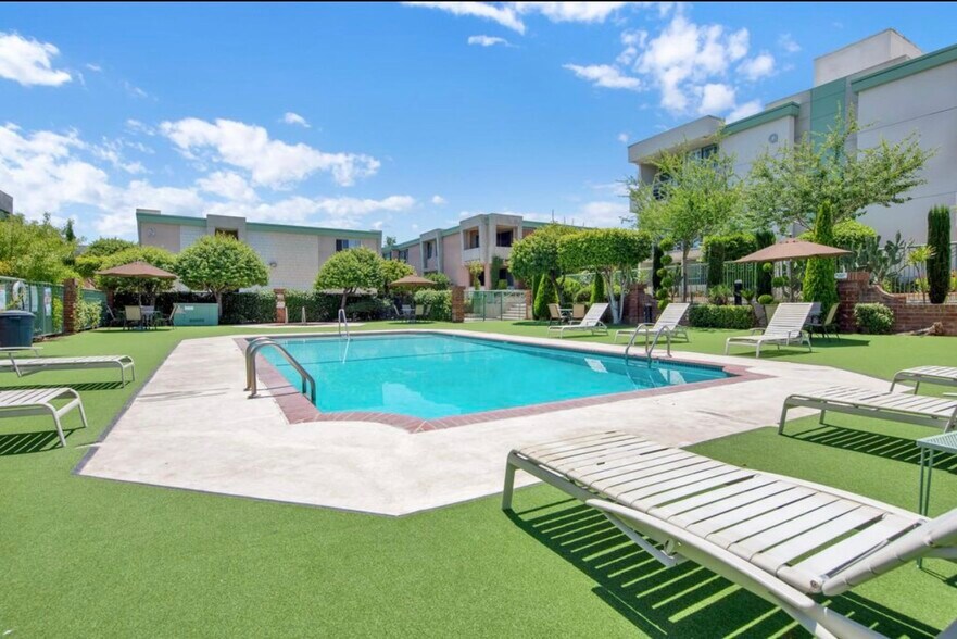 Building Photo - 5301 Balboa Blvd