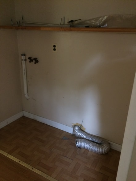 Building Photo - 6758 Benton Rd