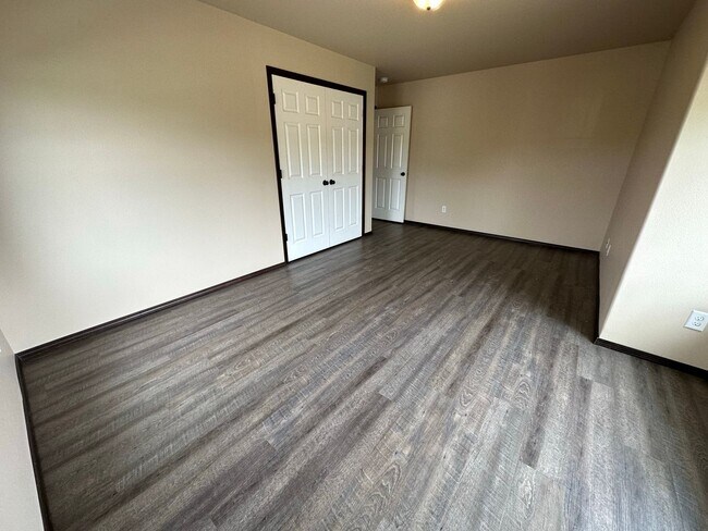 Building Photo - 2100 N Chestnut St