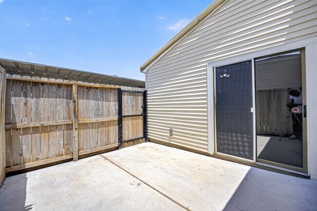 Building Photo - 6401 Deihl Rd