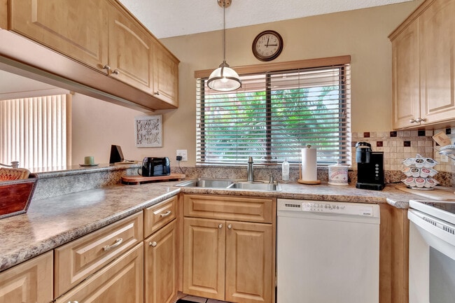 Building Photo - 5760 Piping Rock Dr