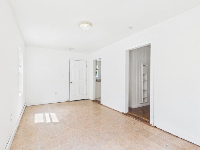 Building Photo - 622 Fayette Ave