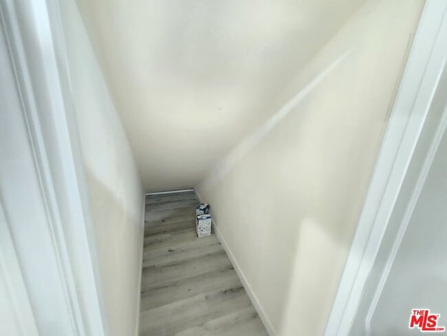 Building Photo - 11618 Balboa Blvd