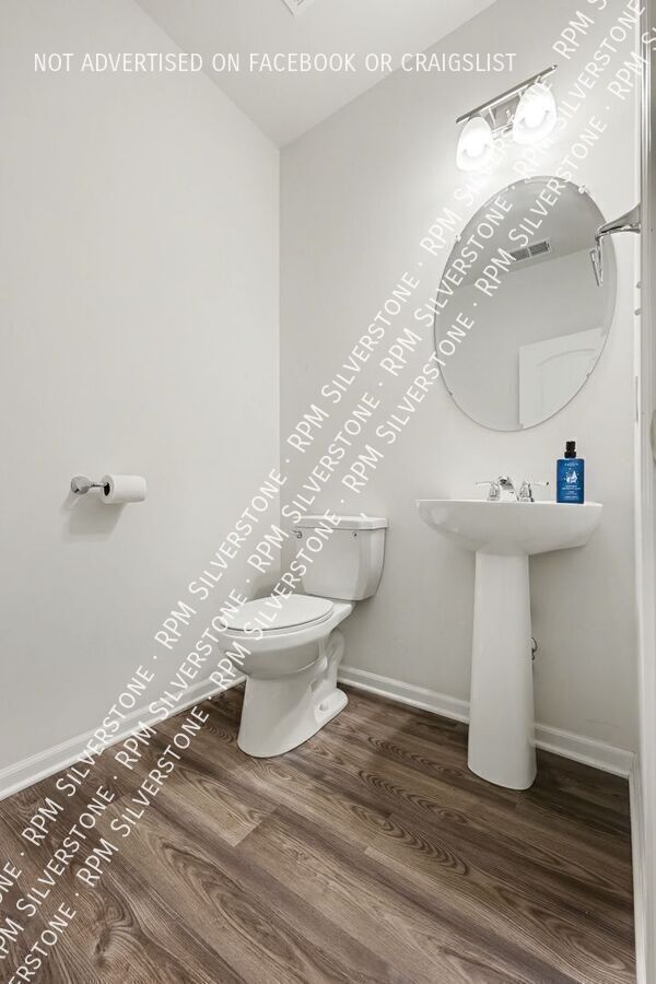 Building Photo - 8727 Pioneer St