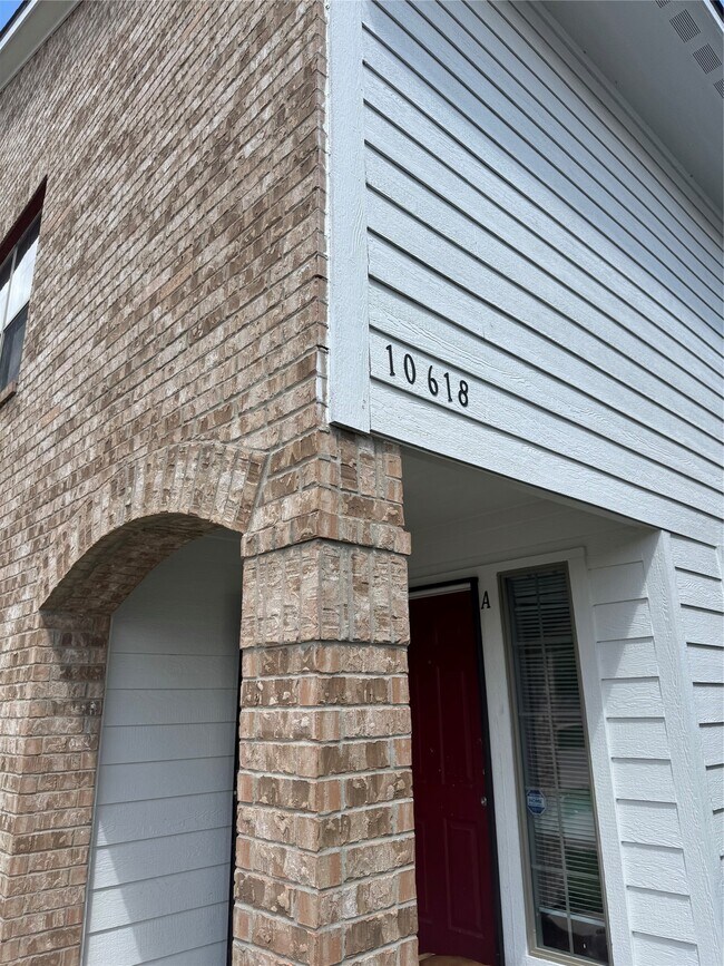 Building Photo - 10618 Pine Landing Dr