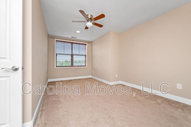 Building Photo - 213B Bell Heather Lane