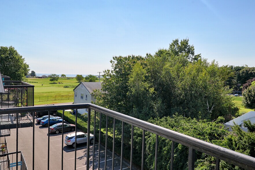 Building Photo - 155 Short Beach Rd