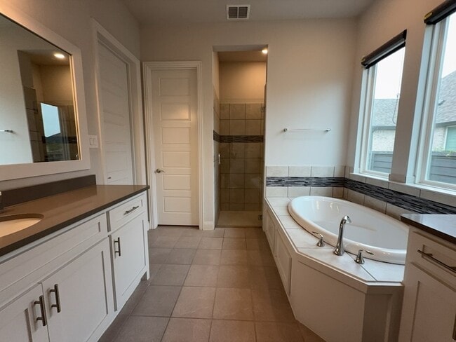 Building Photo - 7021 Lookout Ln