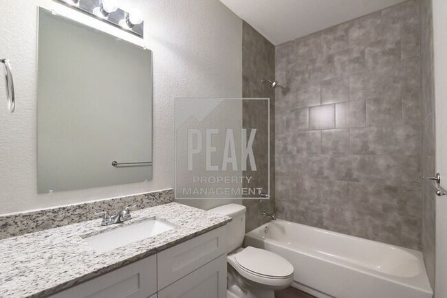 Building Photo - $1395! PRICE ENHANCEMENT Stunning Fort Worth Duplex Available for Rent! Apply by 1/14 and have a ...