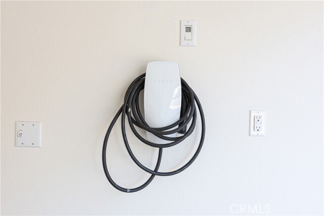 Building Photo - 148 Spectacle