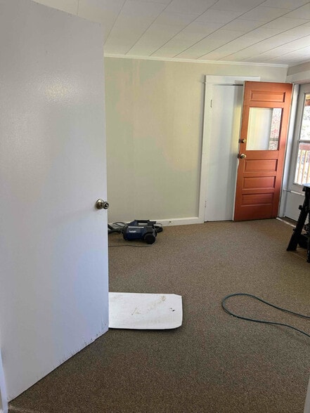 Building Photo - 642 N Main St