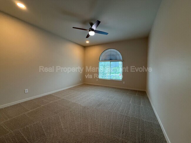 Building Photo - 5811 N 88th Ln