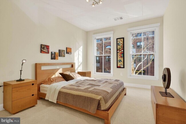 Building Photo - 1115 Cameron St