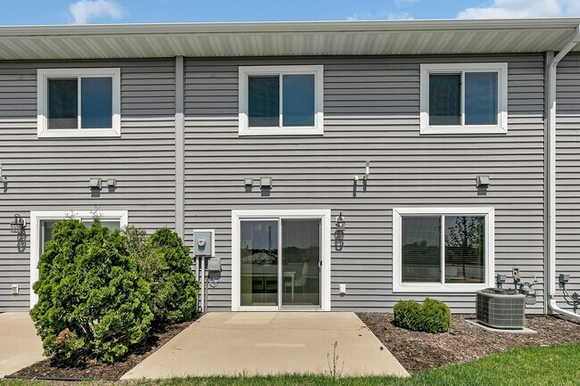 Building Photo - 687 Roberts Road