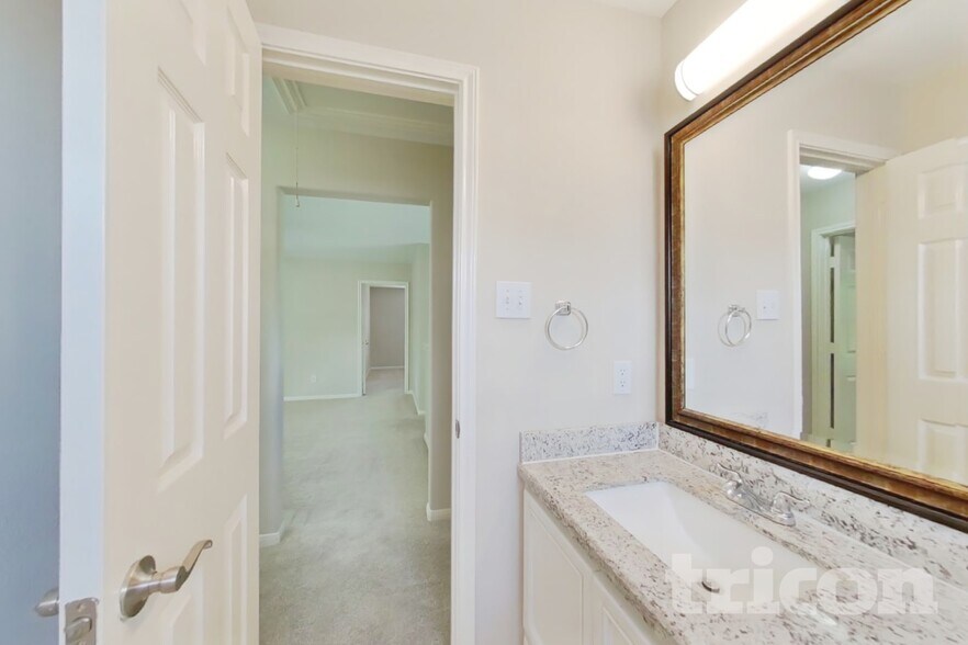 Building Photo - 8523 W Highlands Crossing