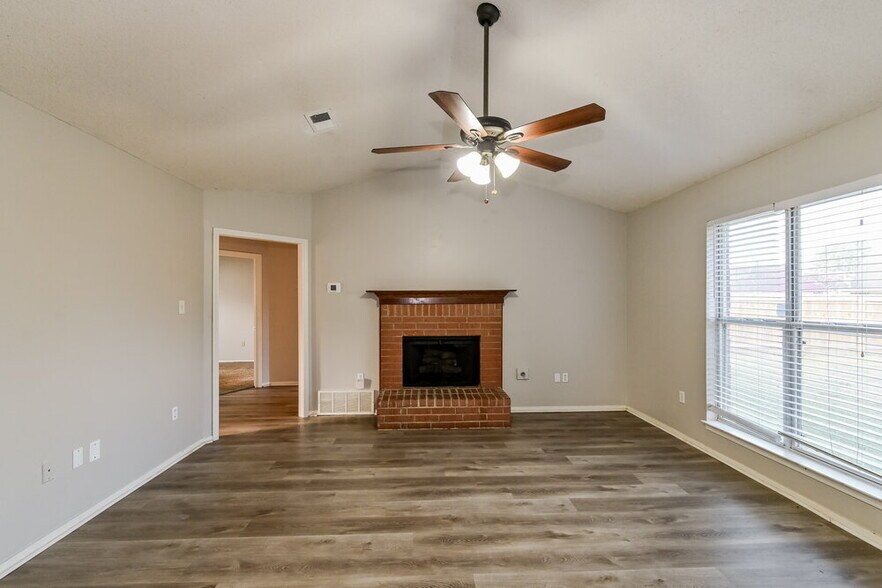 Building Photo - 6935 Amanda Dr N