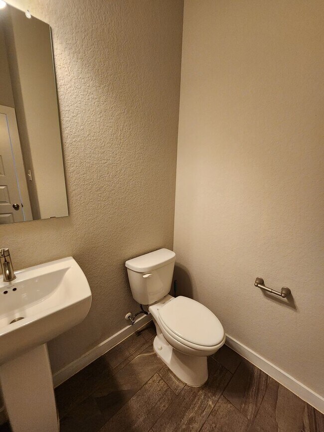 Building Photo - Large 3/2.5/2 in Creekside Crossing! Game Room + Balcony! Fridge Included / CISD