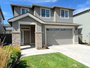 Building Photo - Bright & Spacious SE Bend Retreat with Vau...