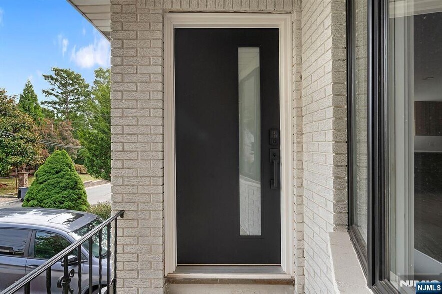 Building Photo - 15 Barnes Dr