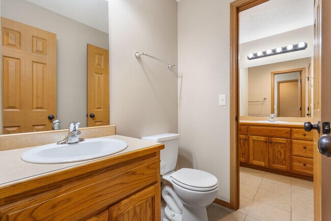 Building Photo - 717-719 E Watermill Cir