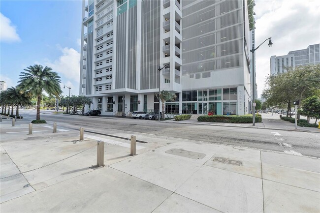 Building Photo - 1040 Biscayne Blvd