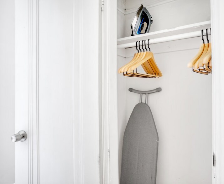 Building Photo - 249 Chestnut Hill Ave