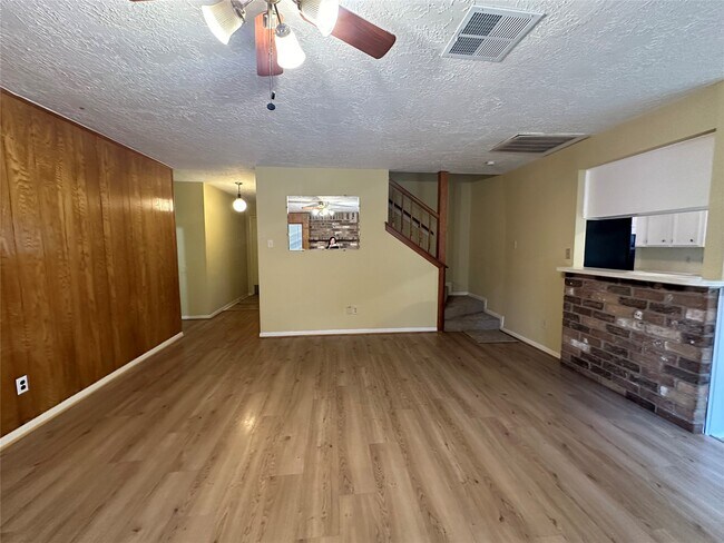 Building Photo - 1937 Arcadia Dr