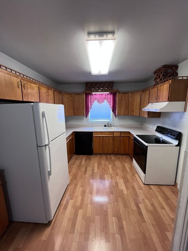 Building Photo - CUTE 2 BEDROOM HOME IN EAST SAC!!