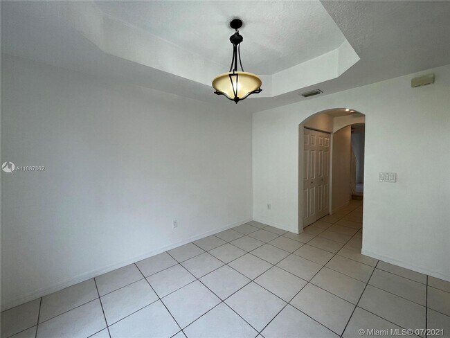 Building Photo - 4961 Leeward Ln