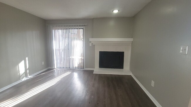 Building Photo - Section 8 accepted!!! 1 month free, Call for details!!! "Cozy 2-Bedroom Retreat with Full Bath in...