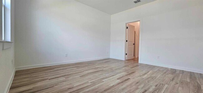 Building Photo - 8411 Bay Rdg Cir