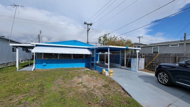 Building Photo - Freshly Updated 3 bed/ 2 bath Mobile Home ...