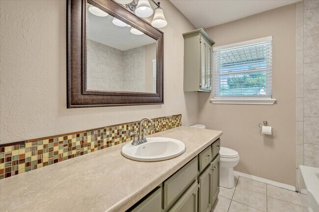 Building Photo - 1611 Briarcliff Ct