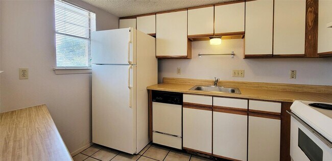 Building Photo - 2500 Burleson Rd