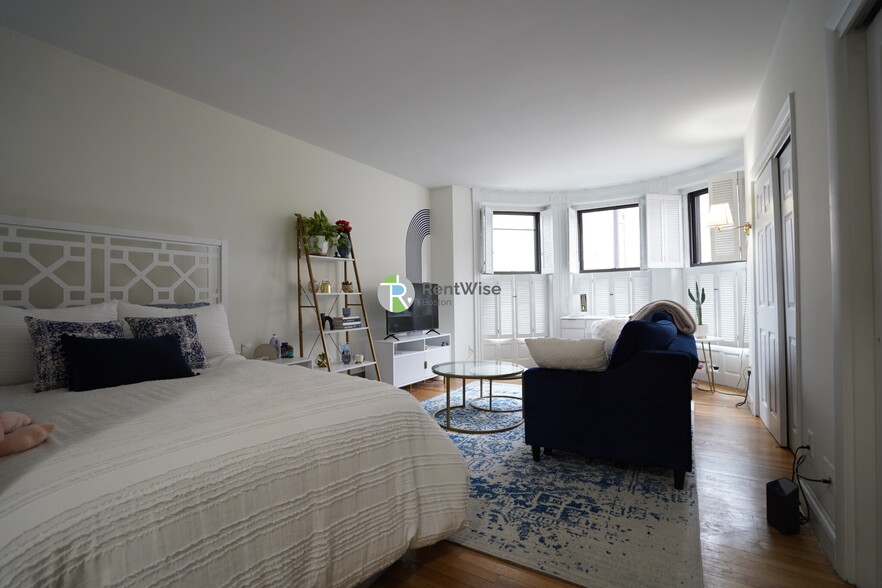 Building Photo - 529 Beacon St