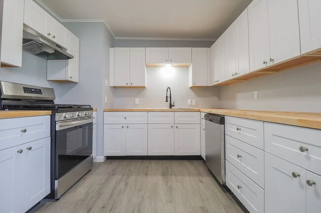 Building Photo - Updated and Modernized 3-Bedroom Home in Tulsa