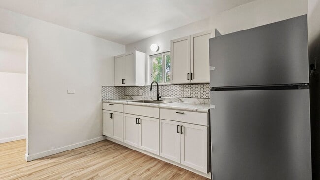 Building Photo - COMING SOON! 3 Bedroom House