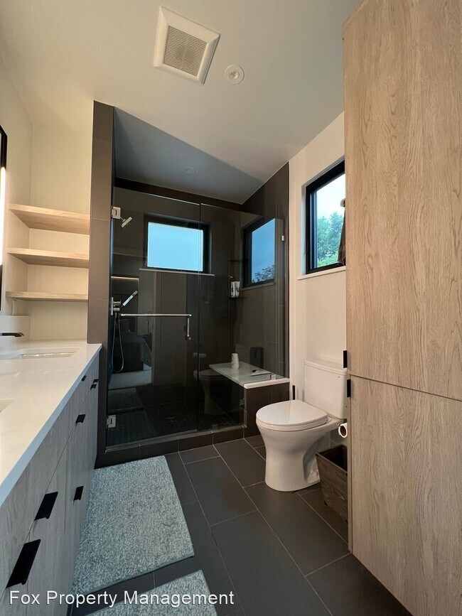 Building Photo - 3 br, 2.5 bath House - 940 North Street Un...