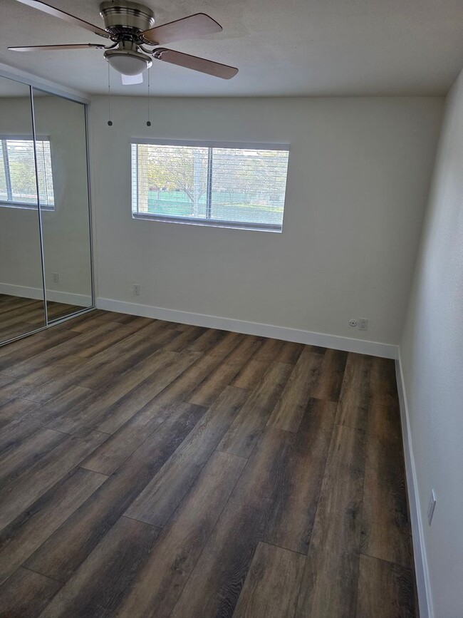 Building Photo - Special!! Newly renovated with new applian...