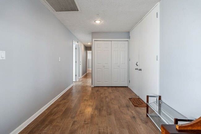 Building Photo - Breathtaking downtown East-facing, penthouse condo - FURNISHED!