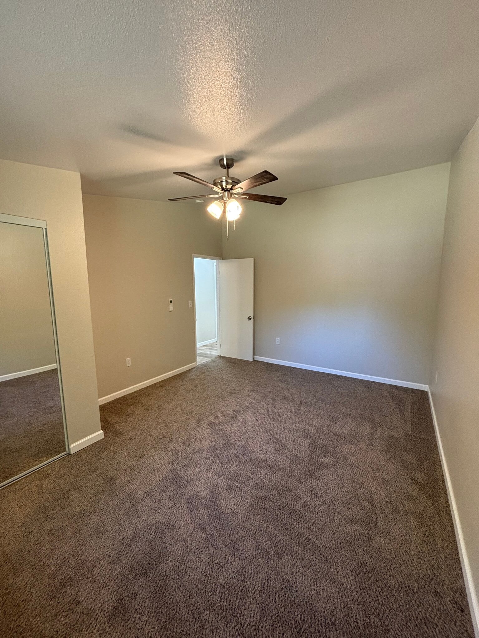 Building Photo - 80 Kaer Ave