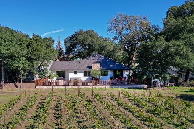 Building Photo - 109 Dahlia St