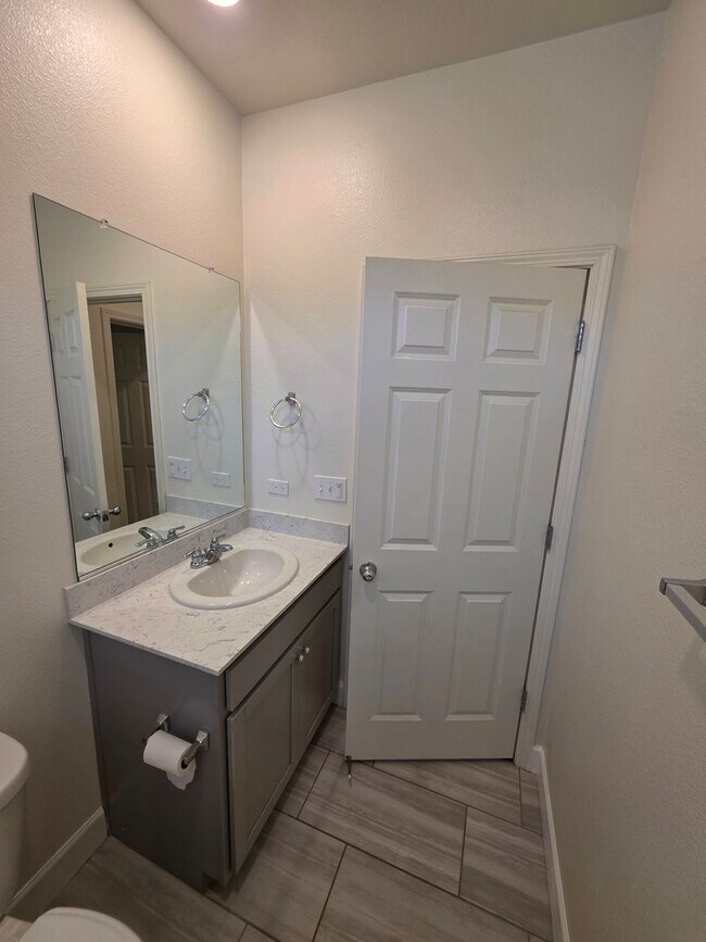 Building Photo - Newer 5 Bedroom 4.5 Bathroom in SE Visalia!! Coming soon!!