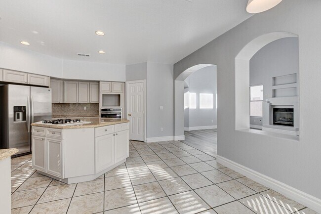 Building Photo - MASSIVE 5 BEDROOM, 2 STORY HOME IN DESIRABLE RHODES RANCH GOLF COURSE COMMUNITY!