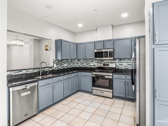 Building Photo - 3472 Ravinia Cir