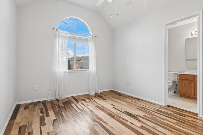 Building Photo - 3805 Brandon Park Dr