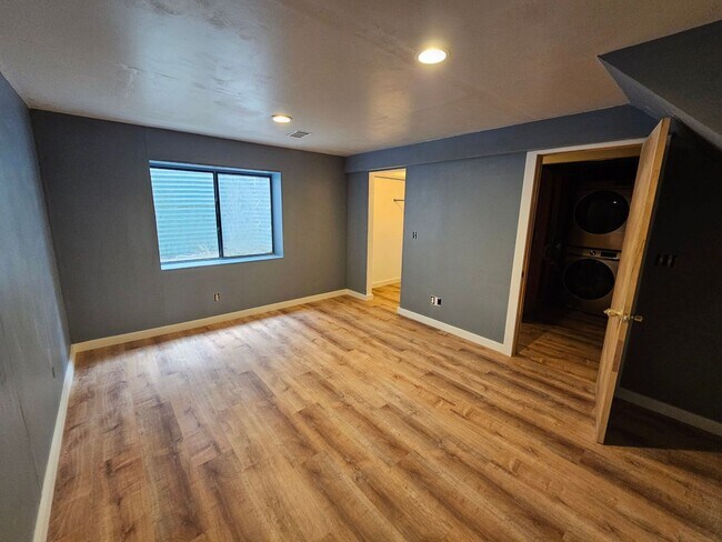 Building Photo - 4 Bed 3 Bath Home in 80911!
